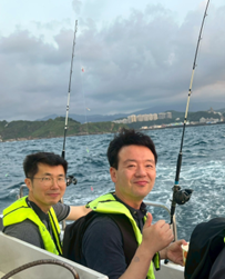 Professor Seik Kim (left) and Professor Jae Hyeok Shin (right) of Korea University joined the sea-fishing activity.